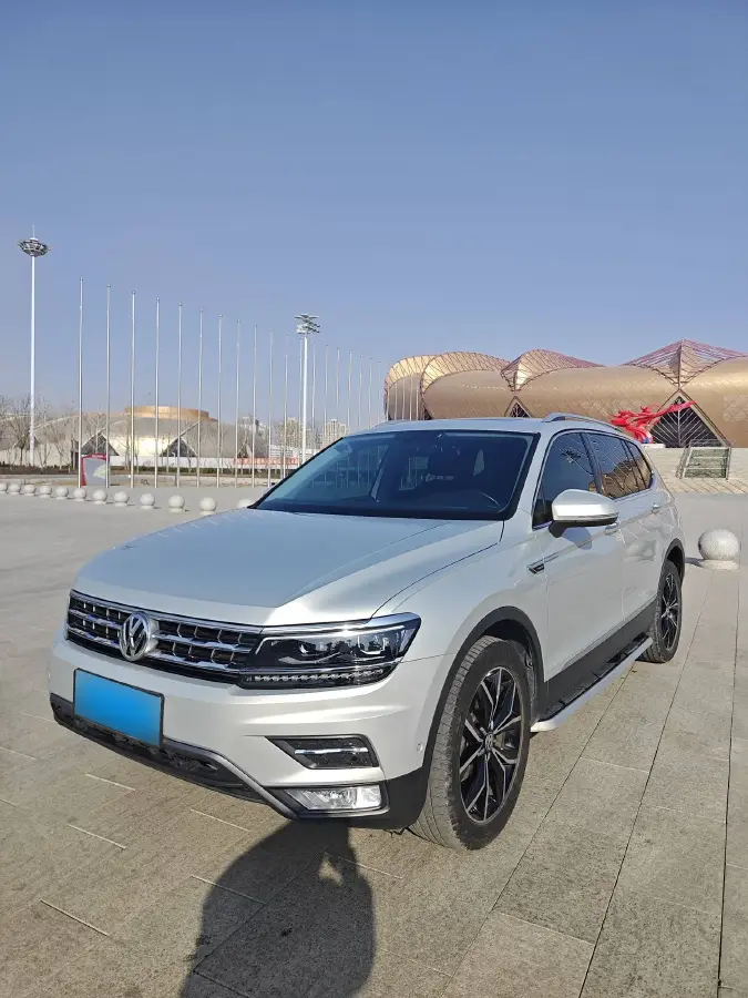 2019 Volkswagen Tiguan L 2.0T 220HP L4 7DCT