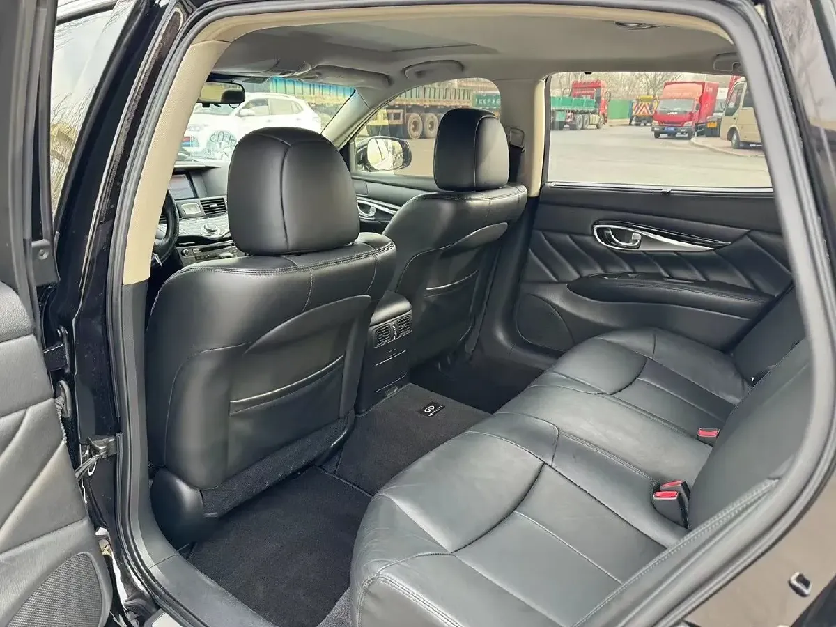 2015 Infiniti Q70 2.5L 222HP V6 7AT,autocango,china used car exporter,china ev exporter,chinese used car exporter,chinese used ev exporter