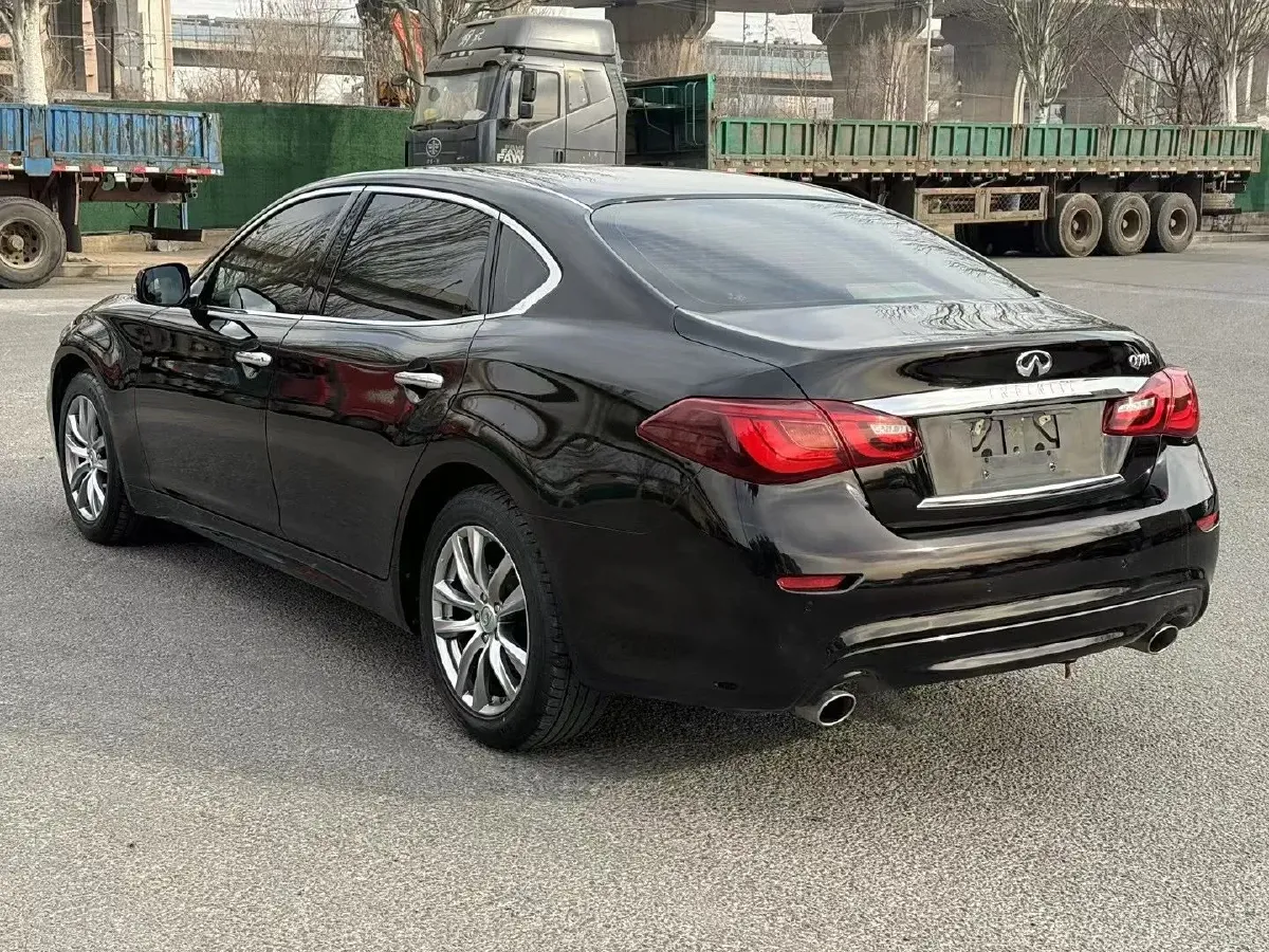 2015 Infiniti Q70 2.5L 222HP V6 7AT,autocango,china used car exporter,china ev exporter,chinese used car exporter,chinese used ev exporter