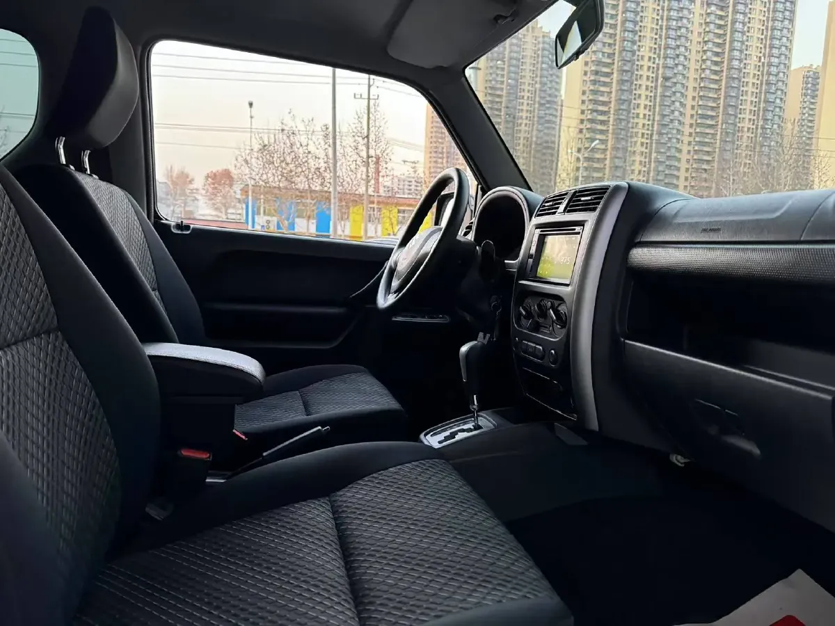 2015 Suzuki Jimny 1.3L 85HP L4 4AT,autocango,china used car exporter,china ev exporter,chinese used car exporter,chinese used ev exporter