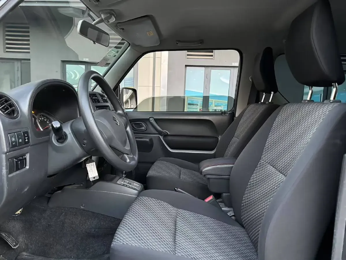 2015 Suzuki Jimny 1.3L 85HP L4 4AT,autocango,china used car exporter,china ev exporter,chinese used car exporter,chinese used ev exporter