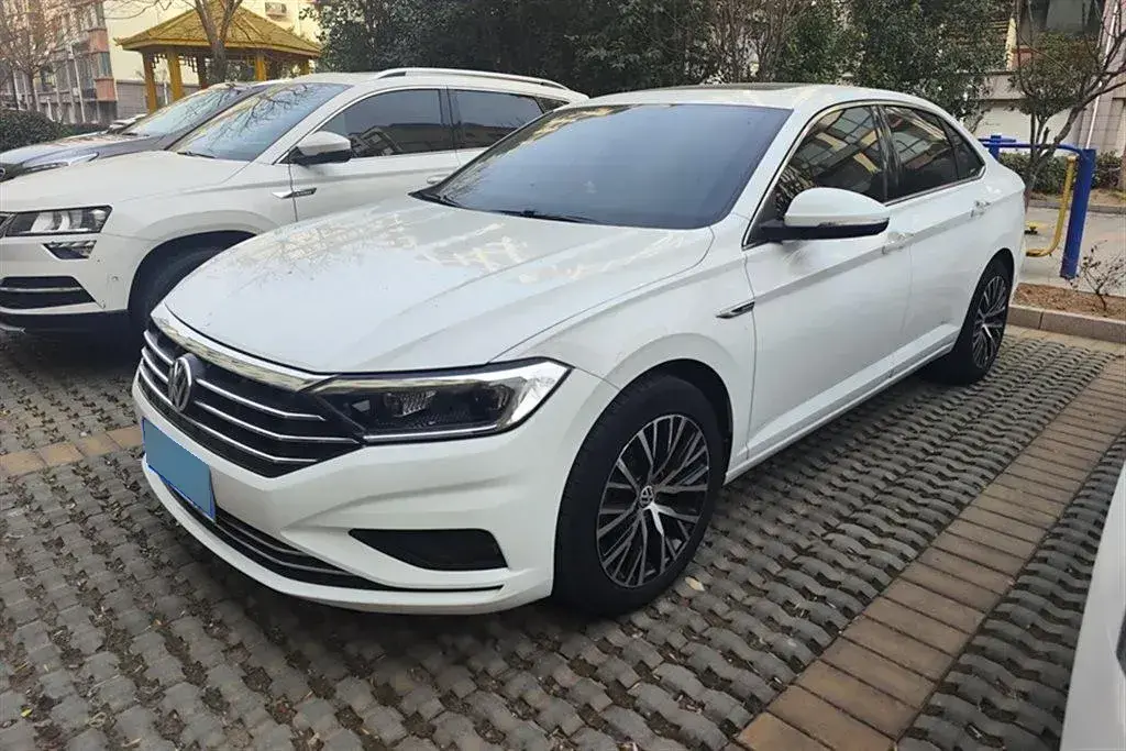 2019 Volkswagen Sagitar 1.2T 116HP L4 7DCT