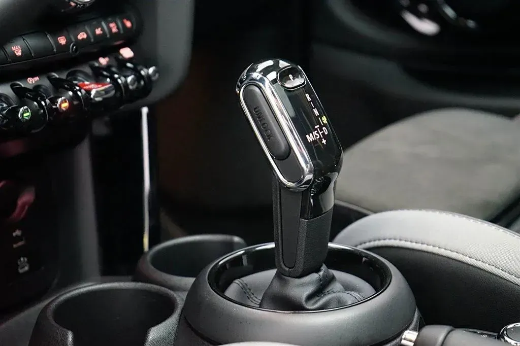 2023 MINI JCW 2.0T 231HP L4 8AT,autocango,china used car exporter,china ev exporter,chinese used car exporter,chinese used ev exporter