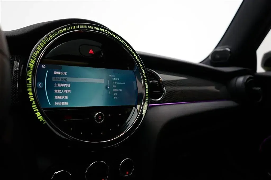 2023 MINI JCW 2.0T 231HP L4 8AT,autocango,china used car exporter,china ev exporter,chinese used car exporter,chinese used ev exporter