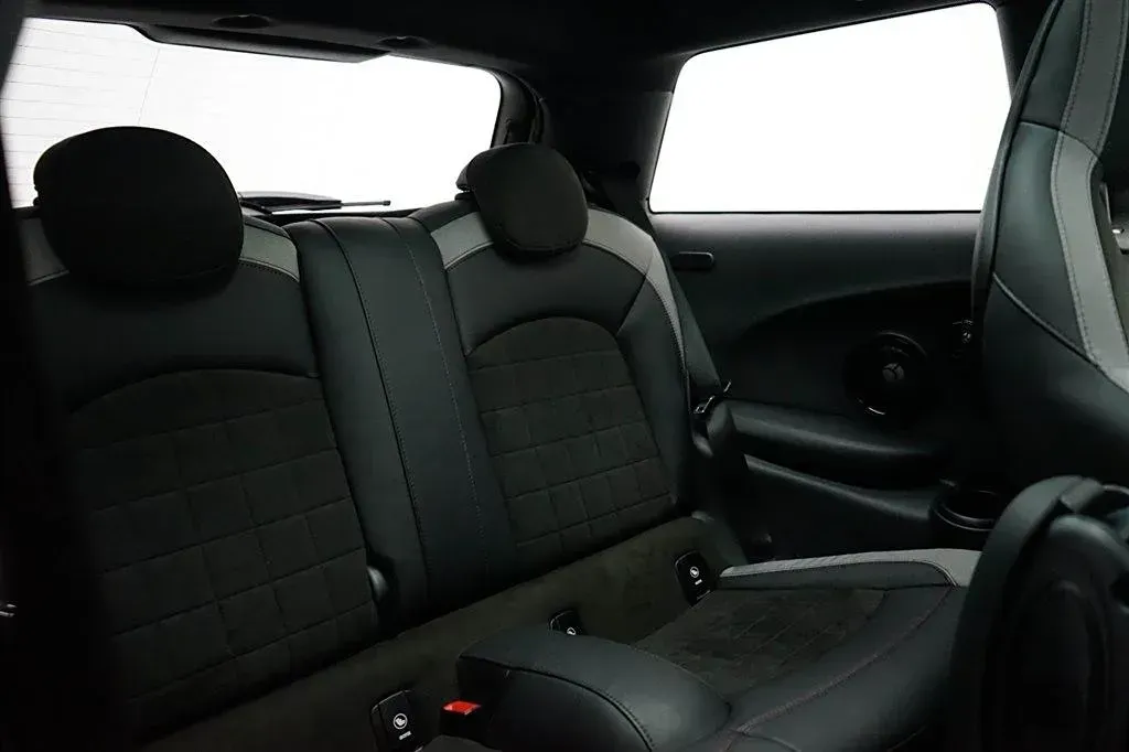 2023 MINI JCW 2.0T 231HP L4 8AT,autocango,china used car exporter,china ev exporter,chinese used car exporter,chinese used ev exporter