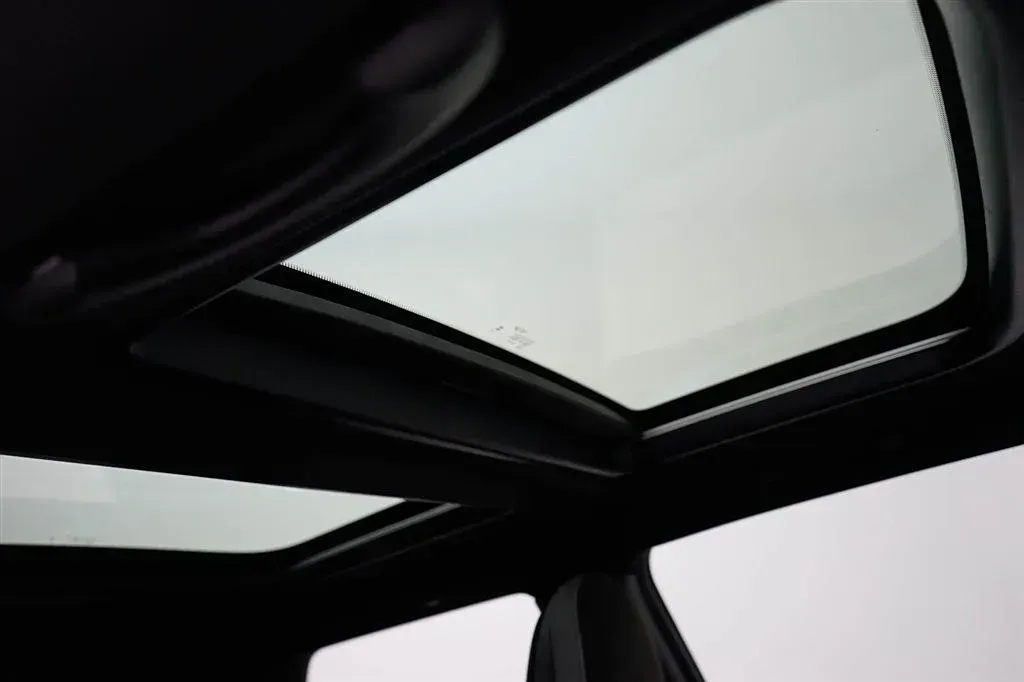 2023 MINI JCW 2.0T 231HP L4 8AT,autocango,china used car exporter,china ev exporter,chinese used car exporter,chinese used ev exporter