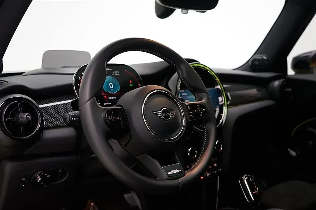 2023 MINI JCW 2.0T 231HP L4 8AT,autocango,china used car exporter,china ev exporter,chinese used car exporter,chinese used ev exporter