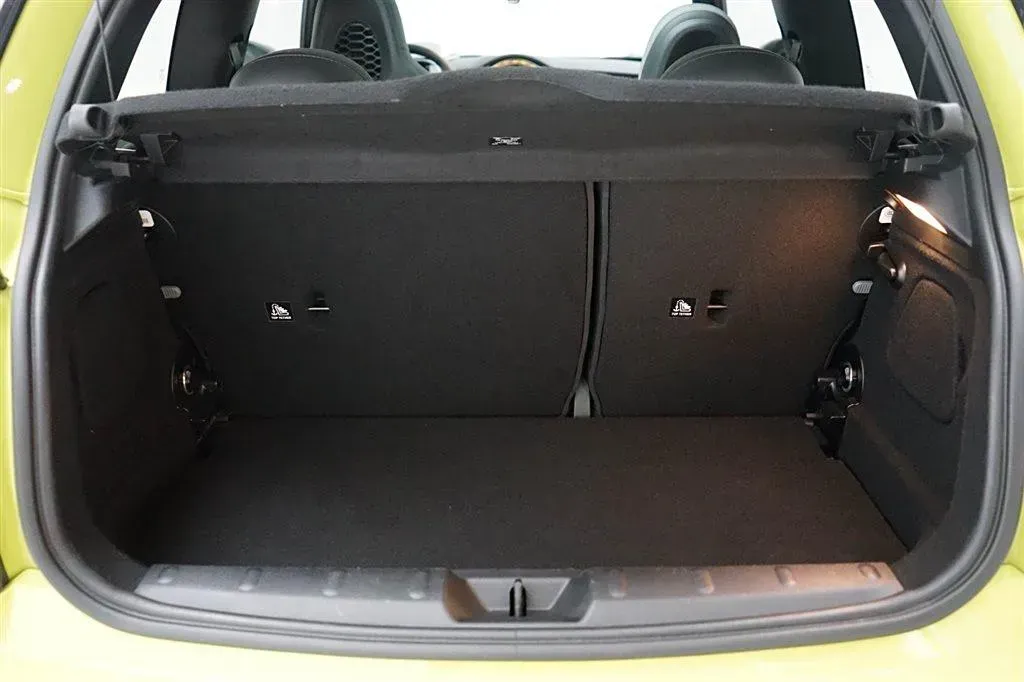 2023 MINI JCW 2.0T 231HP L4 8AT,autocango,china used car exporter,china ev exporter,chinese used car exporter,chinese used ev exporter