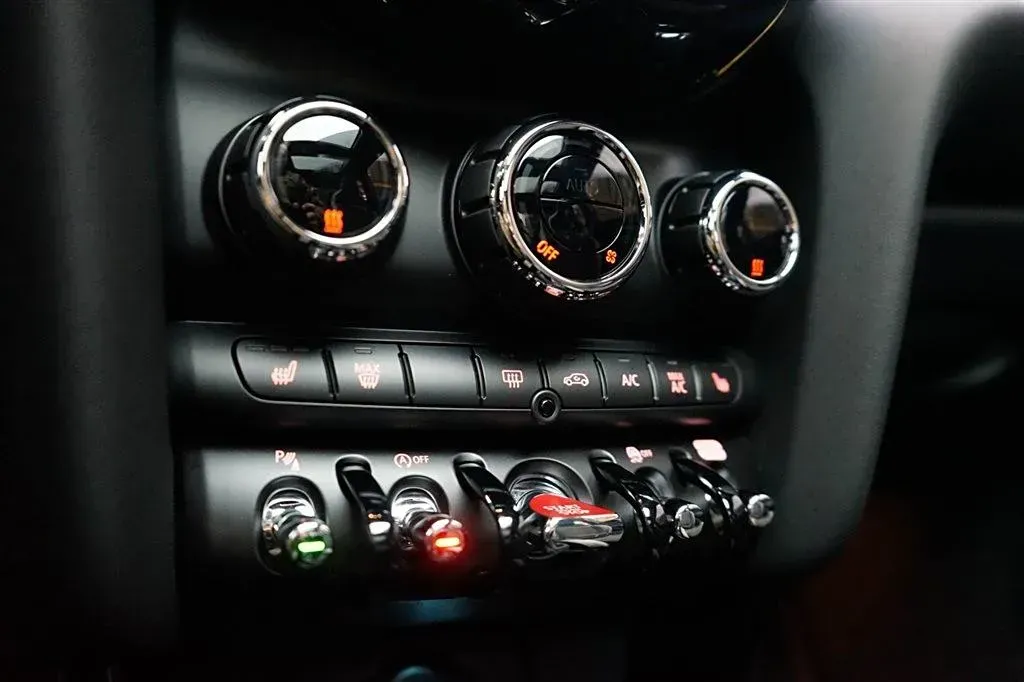 2023 MINI JCW 2.0T 231HP L4 8AT,autocango,china used car exporter,china ev exporter,chinese used car exporter,chinese used ev exporter