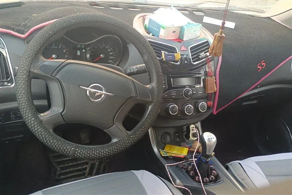 2015 HaiMa S5 1.6L 122HP L4 5MT,autocango,china used car exporter,china ev exporter,chinese used car exporter,chinese used ev exporter