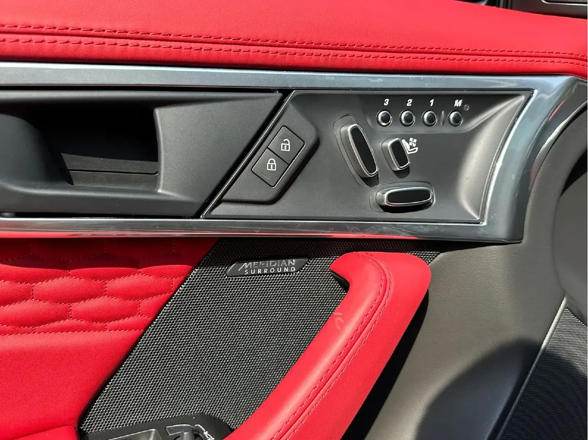 2022 Jaguar F-TYPE 2.0T 300HP L4 8AT,autocango,china used car exporter,china ev exporter,chinese used car exporter,chinese used ev exporter