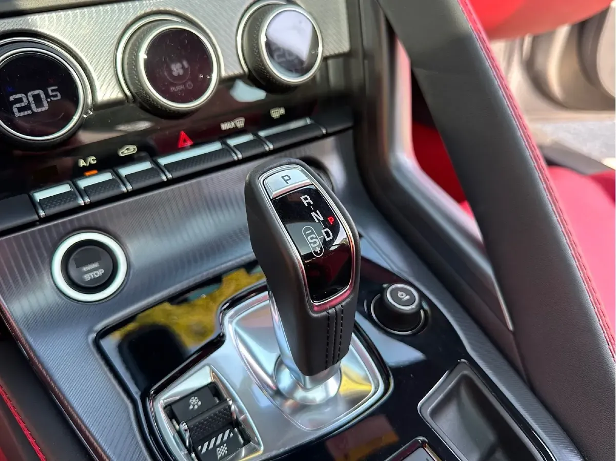 2022 Jaguar F-TYPE 2.0T 300HP L4 8AT,autocango,china used car exporter,china ev exporter,chinese used car exporter,chinese used ev exporter