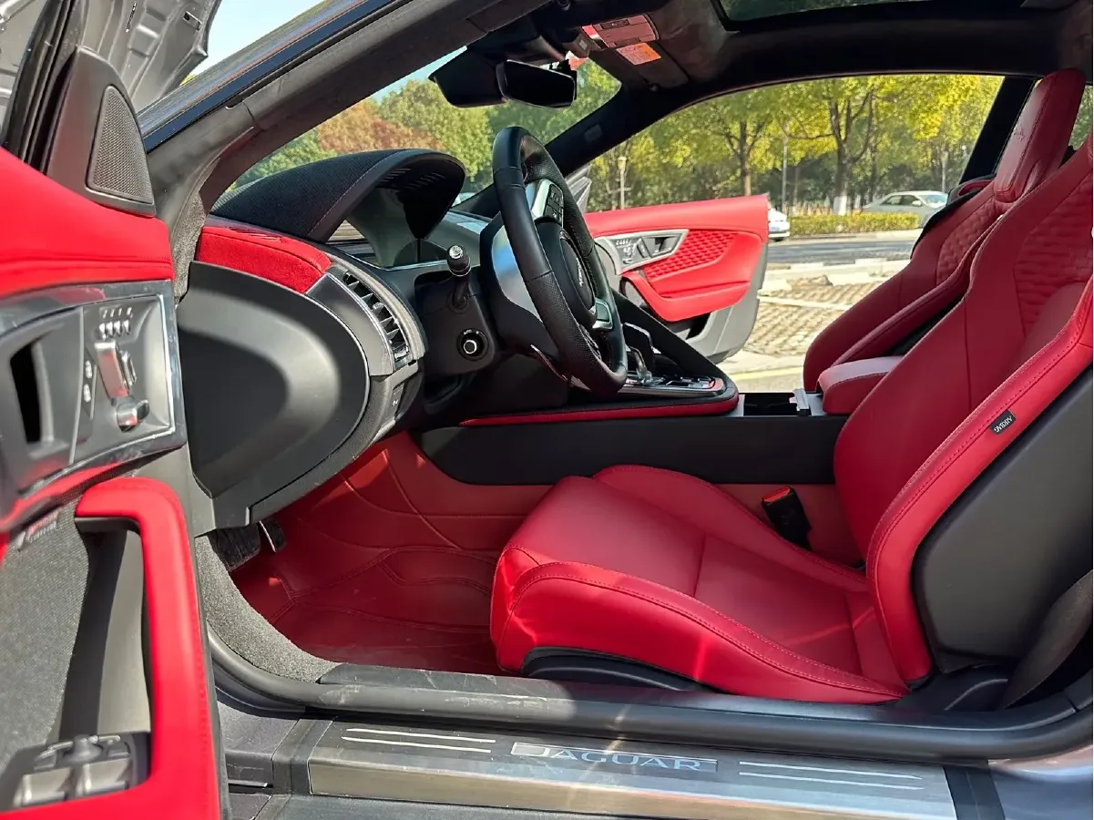 2022 Jaguar F-TYPE 2.0T 300HP L4 8AT,autocango,china used car exporter,china ev exporter,chinese used car exporter,chinese used ev exporter