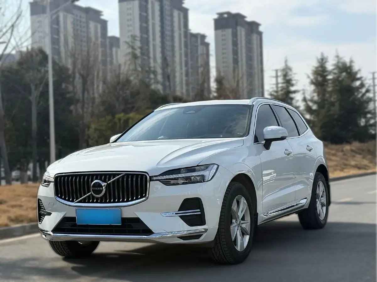 2022 Volvo XC60 2.0T 250HP L4 8AT