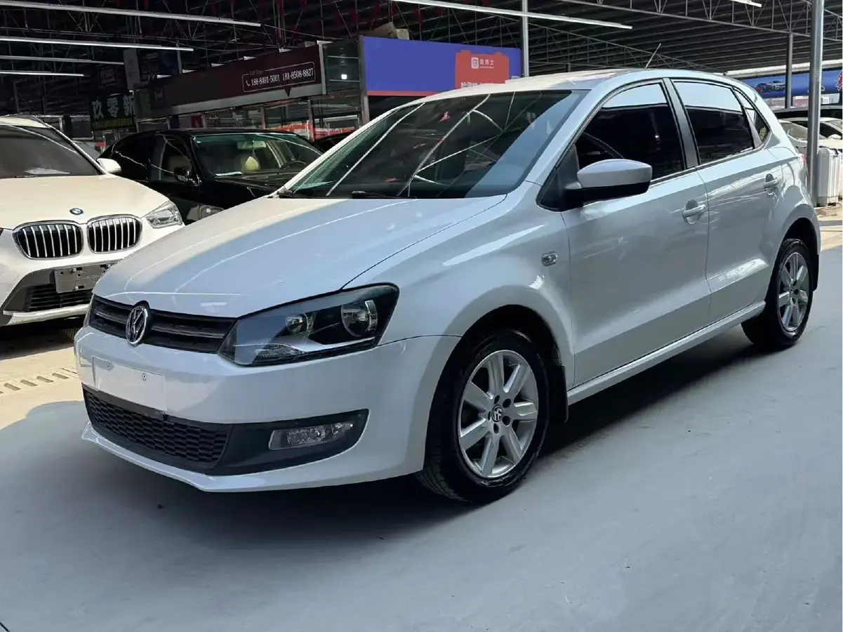 2013 Volkswagen Polo 1.4L 86HP L4 6AT