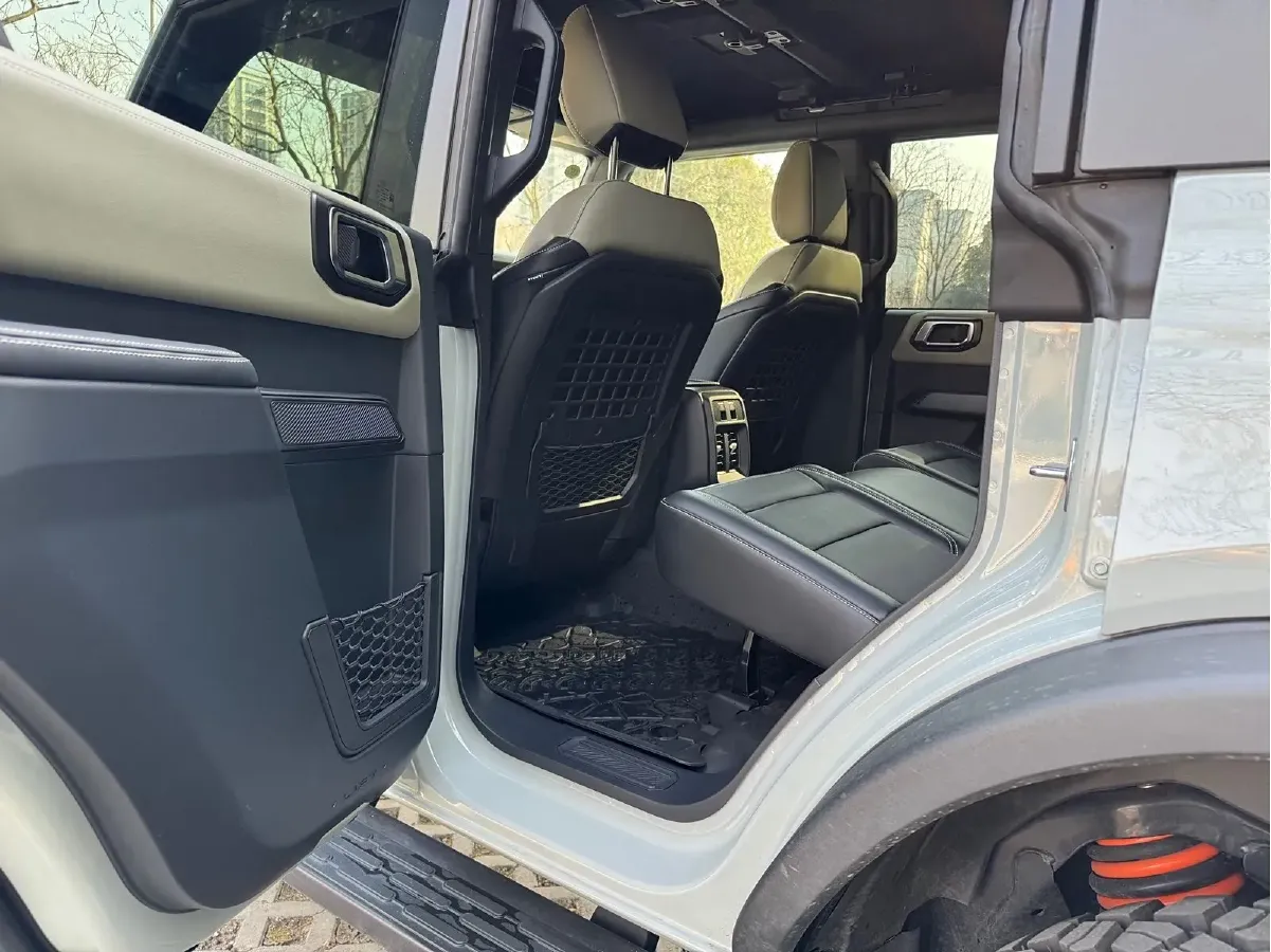 2024 Ford Bronco 2.3T 275HP L4 10AT,autocango,china used car exporter,china ev exporter,chinese used car exporter,chinese used ev exporter