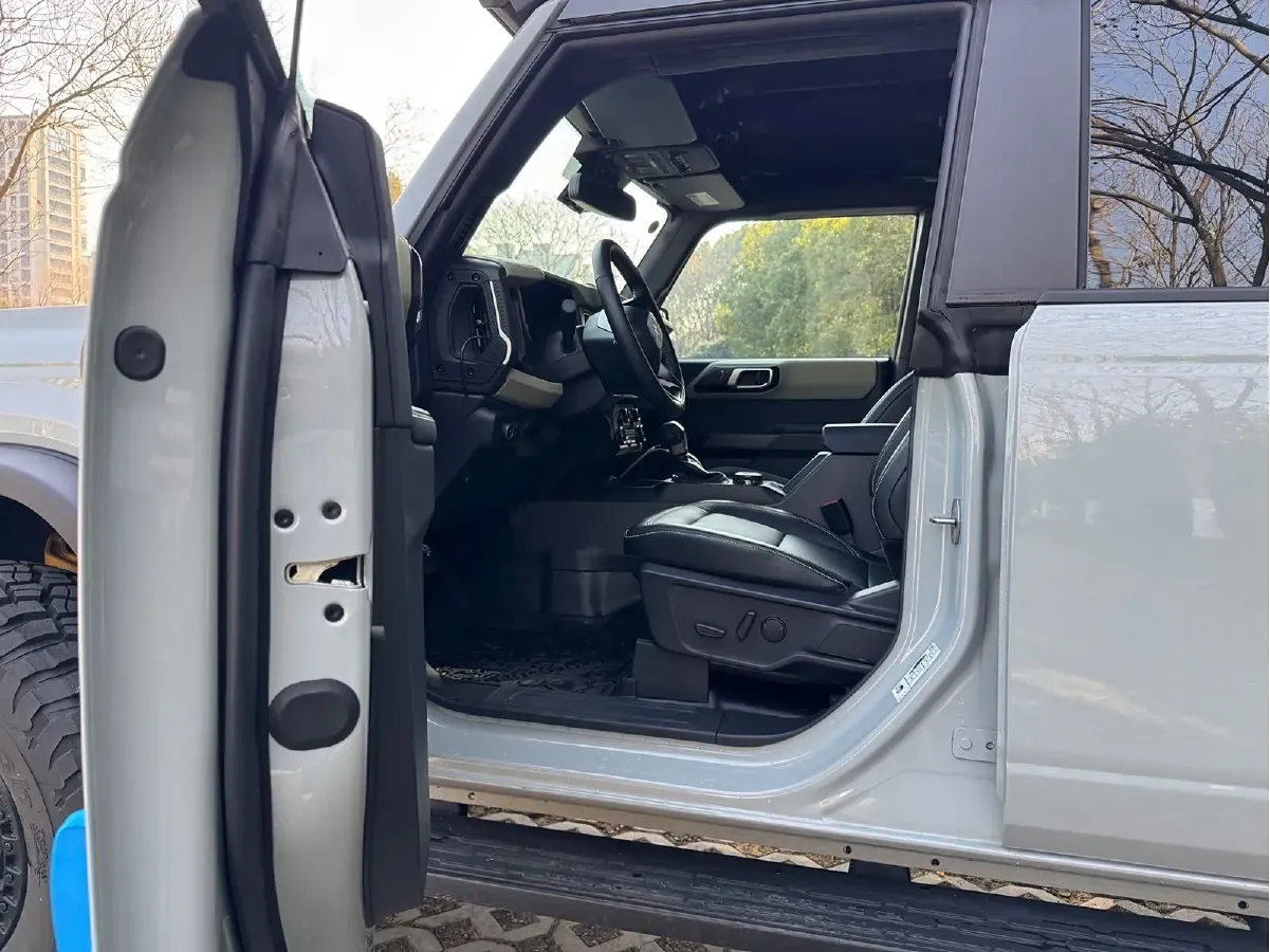 2024 Ford Bronco 2.3T 275HP L4 10AT,autocango,china used car exporter,china ev exporter,chinese used car exporter,chinese used ev exporter