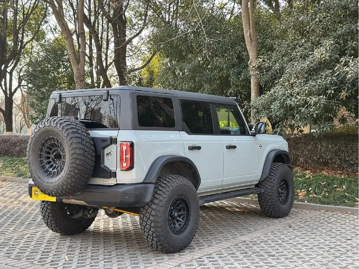 2024 Ford Bronco 2.3T 275HP L4 10AT,autocango,china used car exporter,china ev exporter,chinese used car exporter,chinese used ev exporter