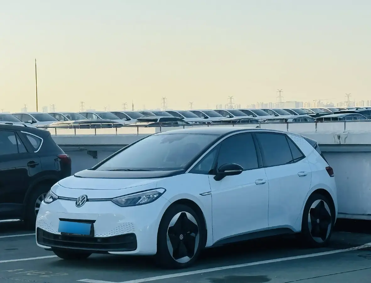 2023 Volkswagen ID.3 BEV 52.8KWH