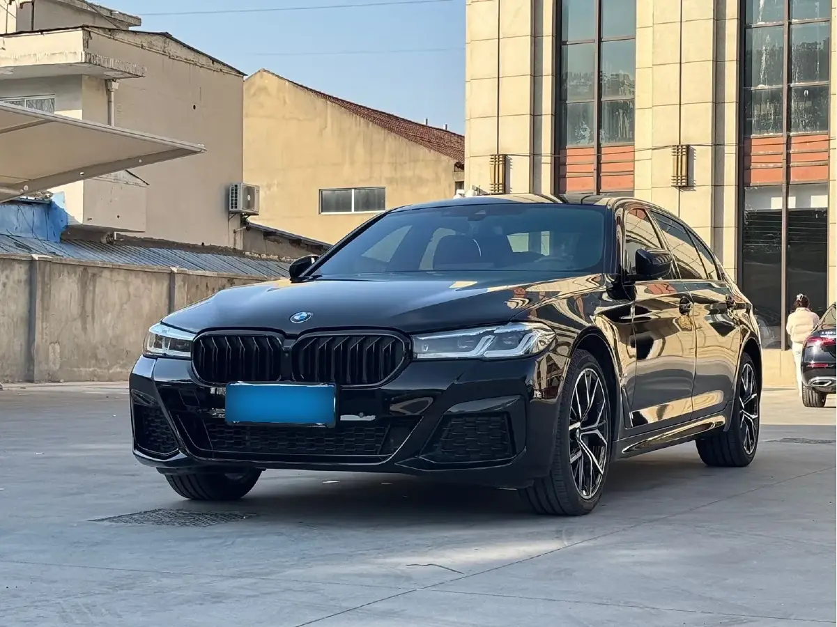 2022 BMW 5 Series 2.0T 252HP L4 8AT