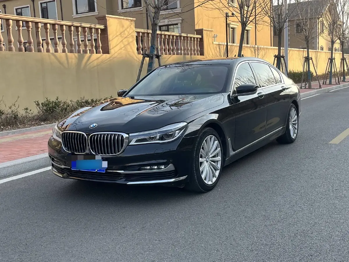 2016 BMW 7 Series 3.0T 326HP L6 8AT
