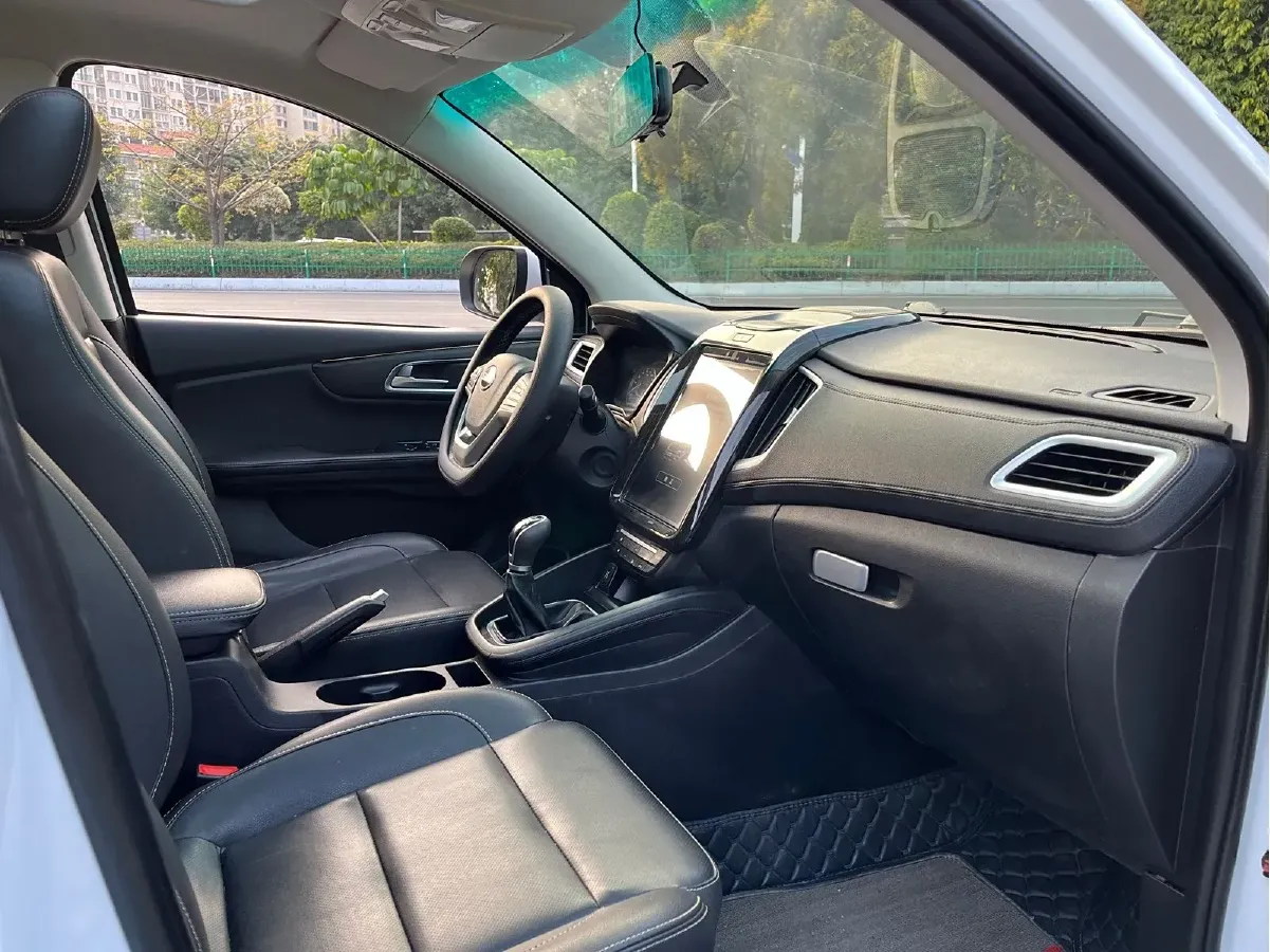 2016 SWM X7 1.5T 156HP L4 5MT,autocango,china used car exporter,china ev exporter,chinese used car exporter,chinese used ev exporter