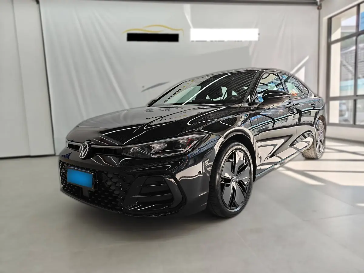 2025 Volkswagen Passat 2.0T 220HP L4 7DCT