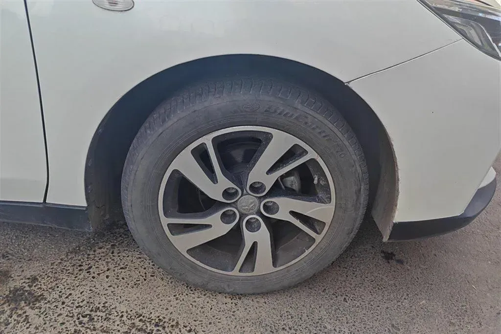 2019 Venucia D60 1.6L 126HP L4 5MT,autocango,china used car exporter,china ev exporter,chinese used car exporter,chinese used ev exporter