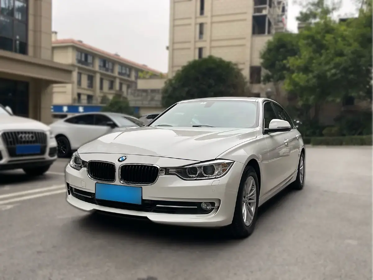 2013 BMW 3 Series 2.0T 184HP L4 8AT