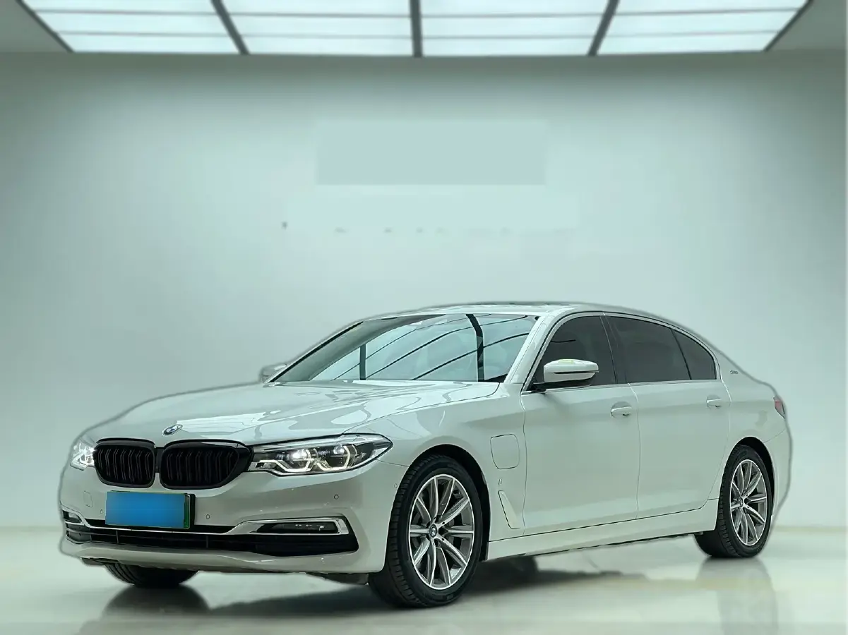 2019 BMW 5 Series 2.0T 184HP L4 8AT PHEV 13KWH