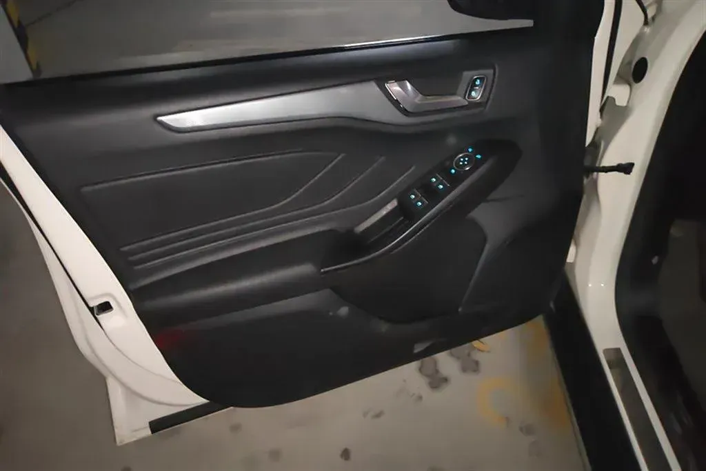 2020 Ford Focus Active 1.5T 174HP L3 8AT,autocango,china used car exporter,china ev exporter,chinese used car exporter,chinese used ev exporter