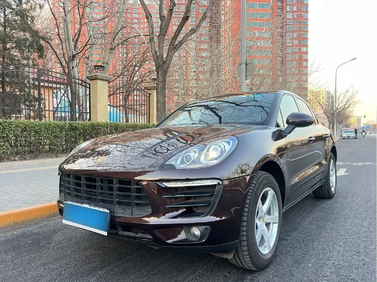 2017 Porsche Macan 2.0T 252HP L4 7DCT