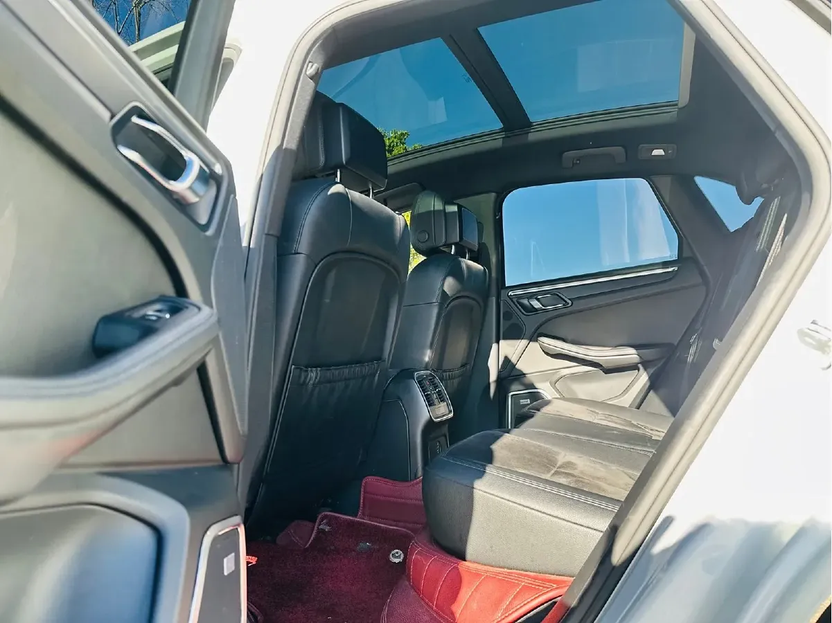 2017 Porsche Macan 2.0T 252HP L4 7DCT,autocango,china used car exporter,china ev exporter,chinese used car exporter,chinese used ev exporter