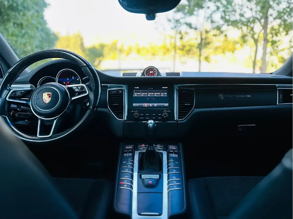 2017 Porsche Macan 2.0T 252HP L4 7DCT,autocango,china used car exporter,china ev exporter,chinese used car exporter,chinese used ev exporter