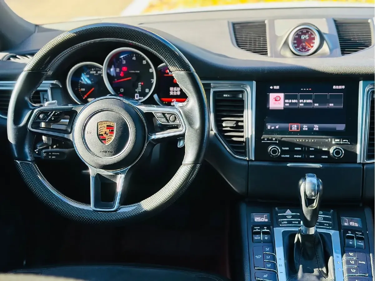 2017 Porsche Macan 2.0T 252HP L4 7DCT,autocango,china used car exporter,china ev exporter,chinese used car exporter,chinese used ev exporter