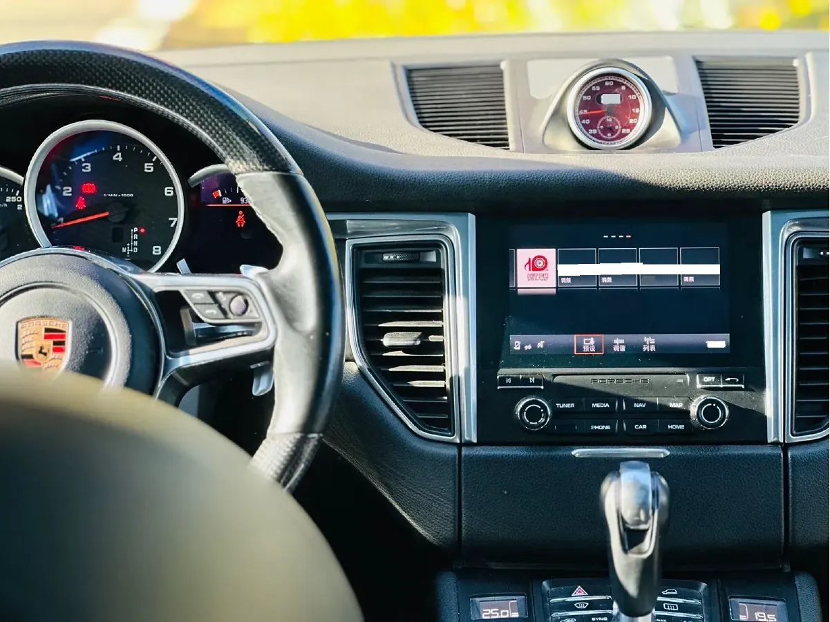 2017 Porsche Macan 2.0T 252HP L4 7DCT,autocango,china used car exporter,china ev exporter,chinese used car exporter,chinese used ev exporter