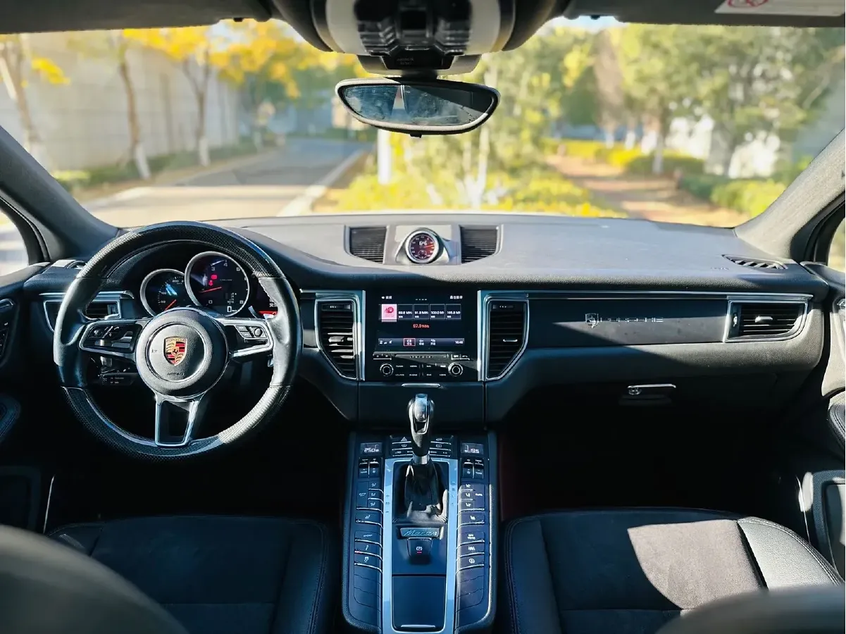 2017 Porsche Macan 2.0T 252HP L4 7DCT,autocango,china used car exporter,china ev exporter,chinese used car exporter,chinese used ev exporter