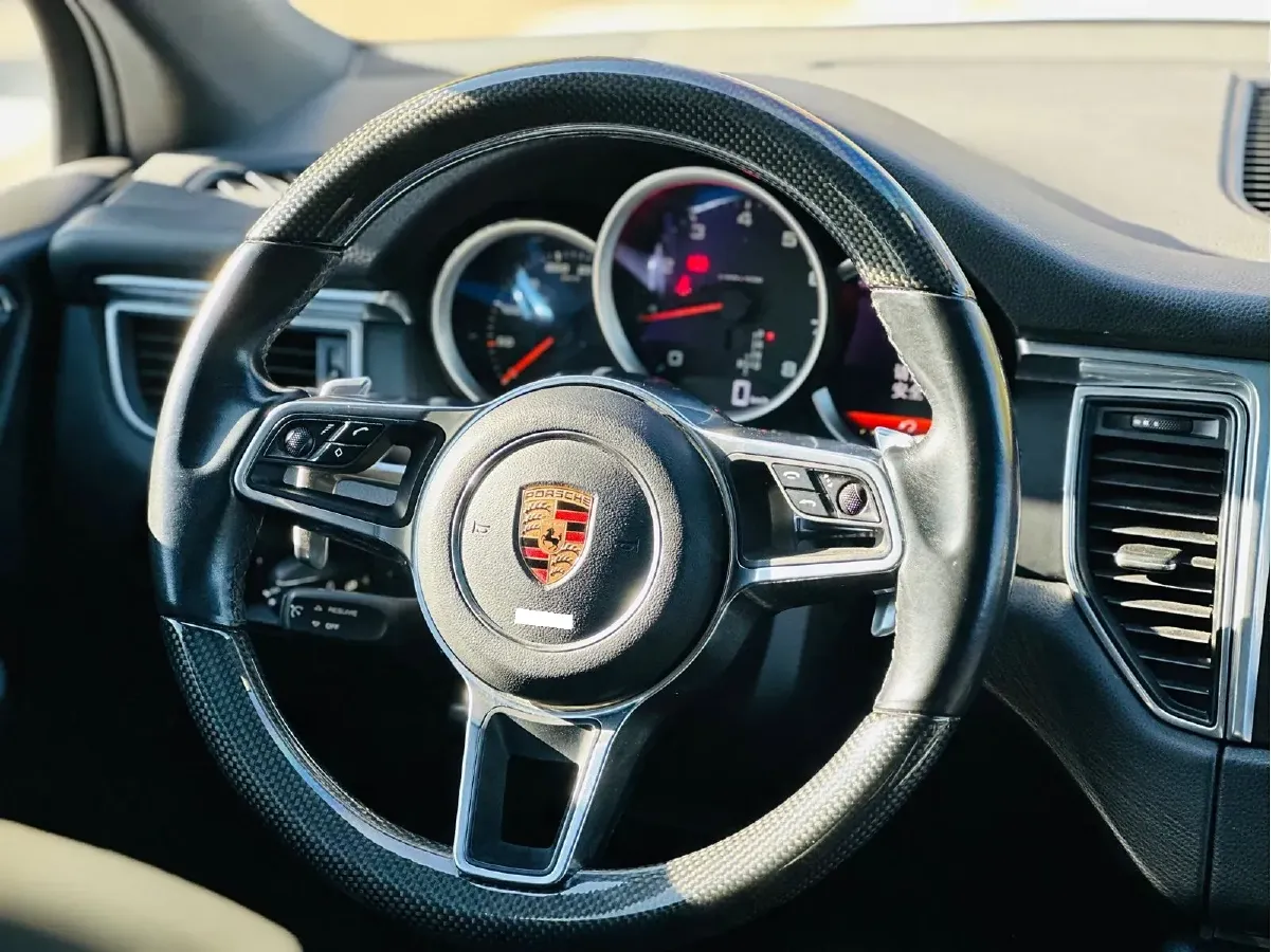 2017 Porsche Macan 2.0T 252HP L4 7DCT,autocango,china used car exporter,china ev exporter,chinese used car exporter,chinese used ev exporter