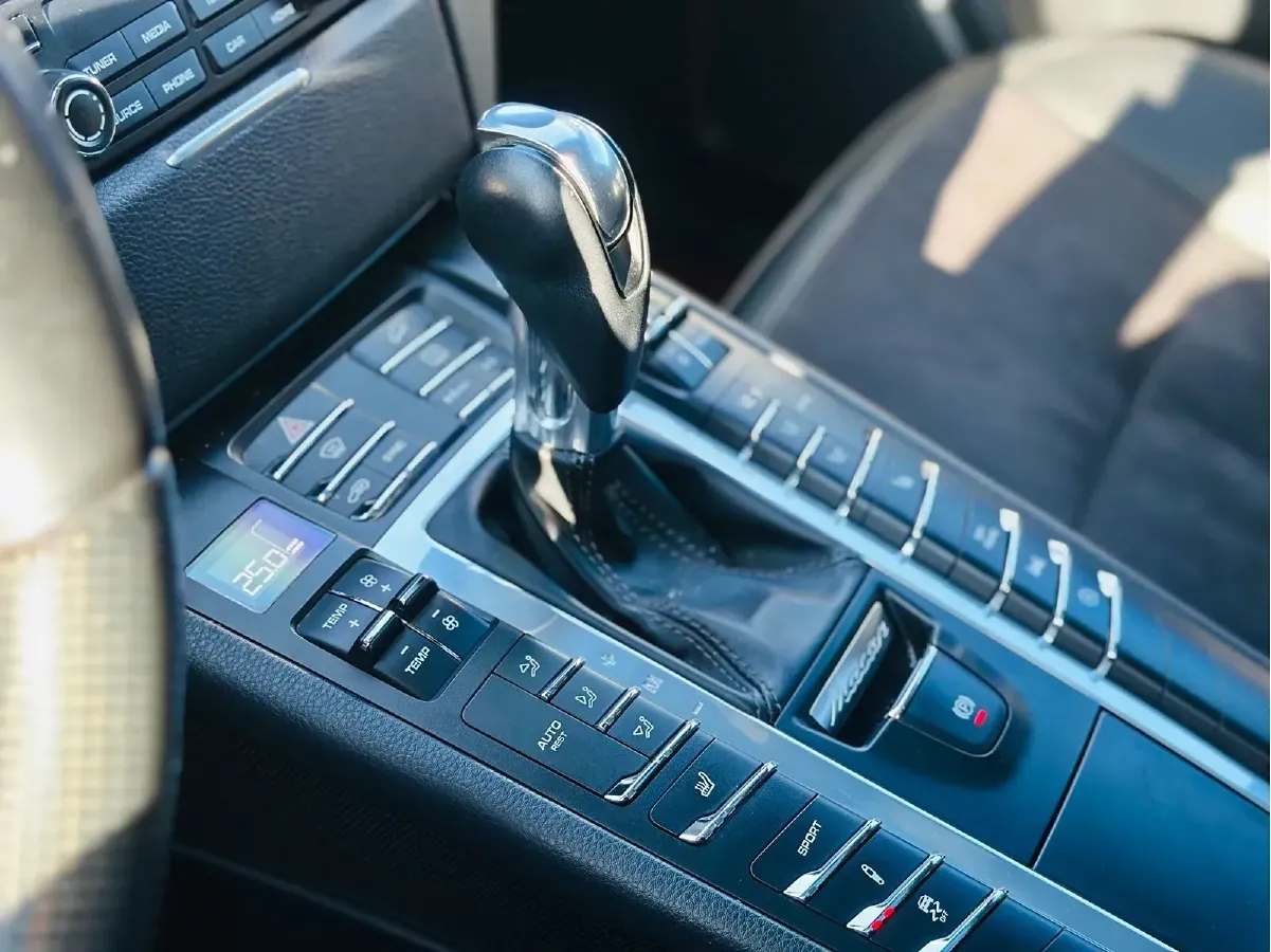 2017 Porsche Macan 2.0T 252HP L4 7DCT,autocango,china used car exporter,china ev exporter,chinese used car exporter,chinese used ev exporter