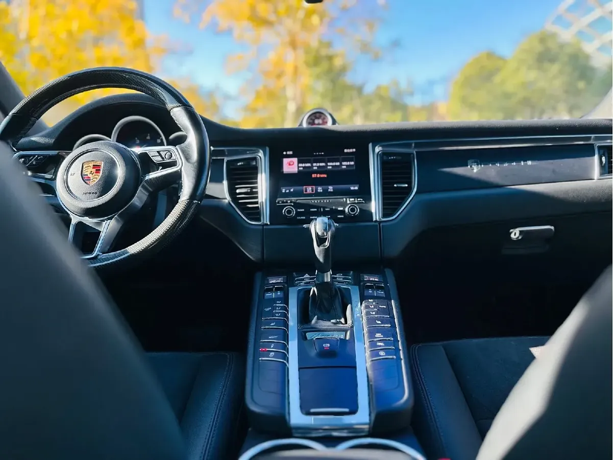 2017 Porsche Macan 2.0T 252HP L4 7DCT,autocango,china used car exporter,china ev exporter,chinese used car exporter,chinese used ev exporter