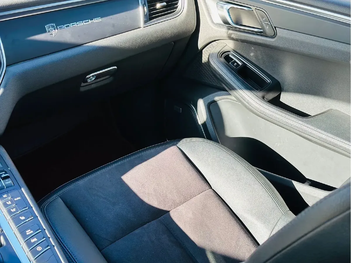 2017 Porsche Macan 2.0T 252HP L4 7DCT,autocango,china used car exporter,china ev exporter,chinese used car exporter,chinese used ev exporter