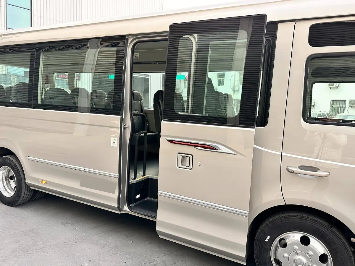 2024 HongQi GuoYue 8AT,autocango,china used car exporter,china ev exporter,chinese used car exporter,chinese used ev exporter