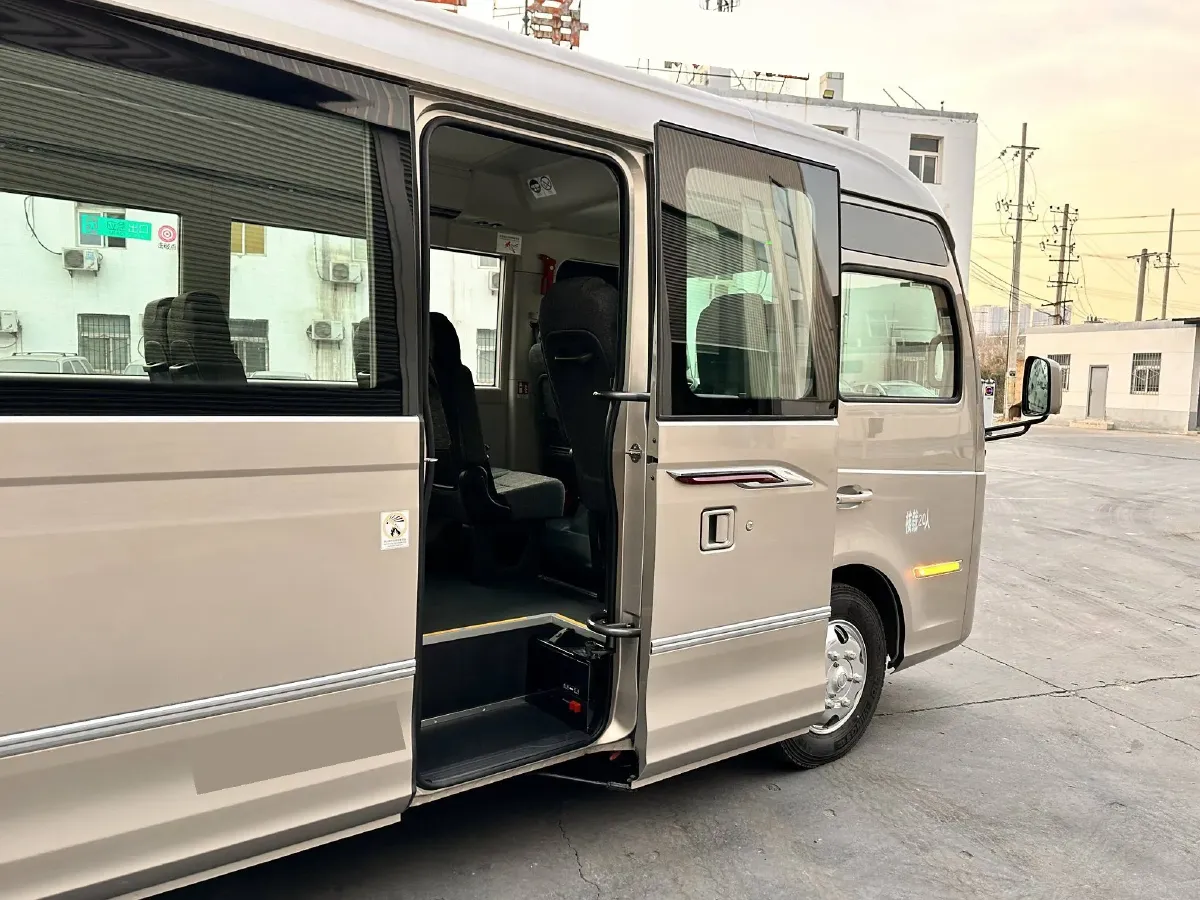 2024 HongQi GuoYue 8AT,autocango,china used car exporter,china ev exporter,chinese used car exporter,chinese used ev exporter