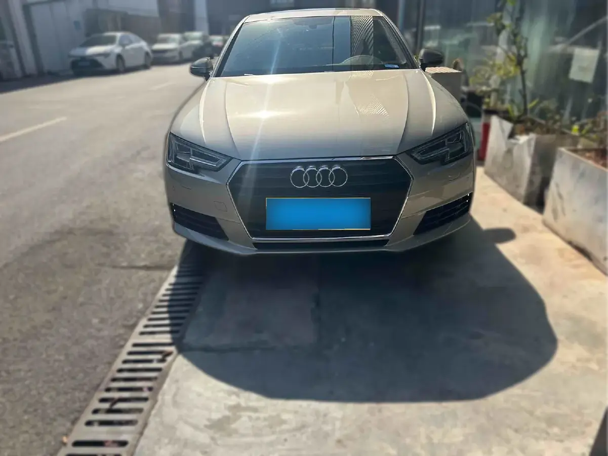 2017 Audi A4L 2.0T 190HP L4 7DCT