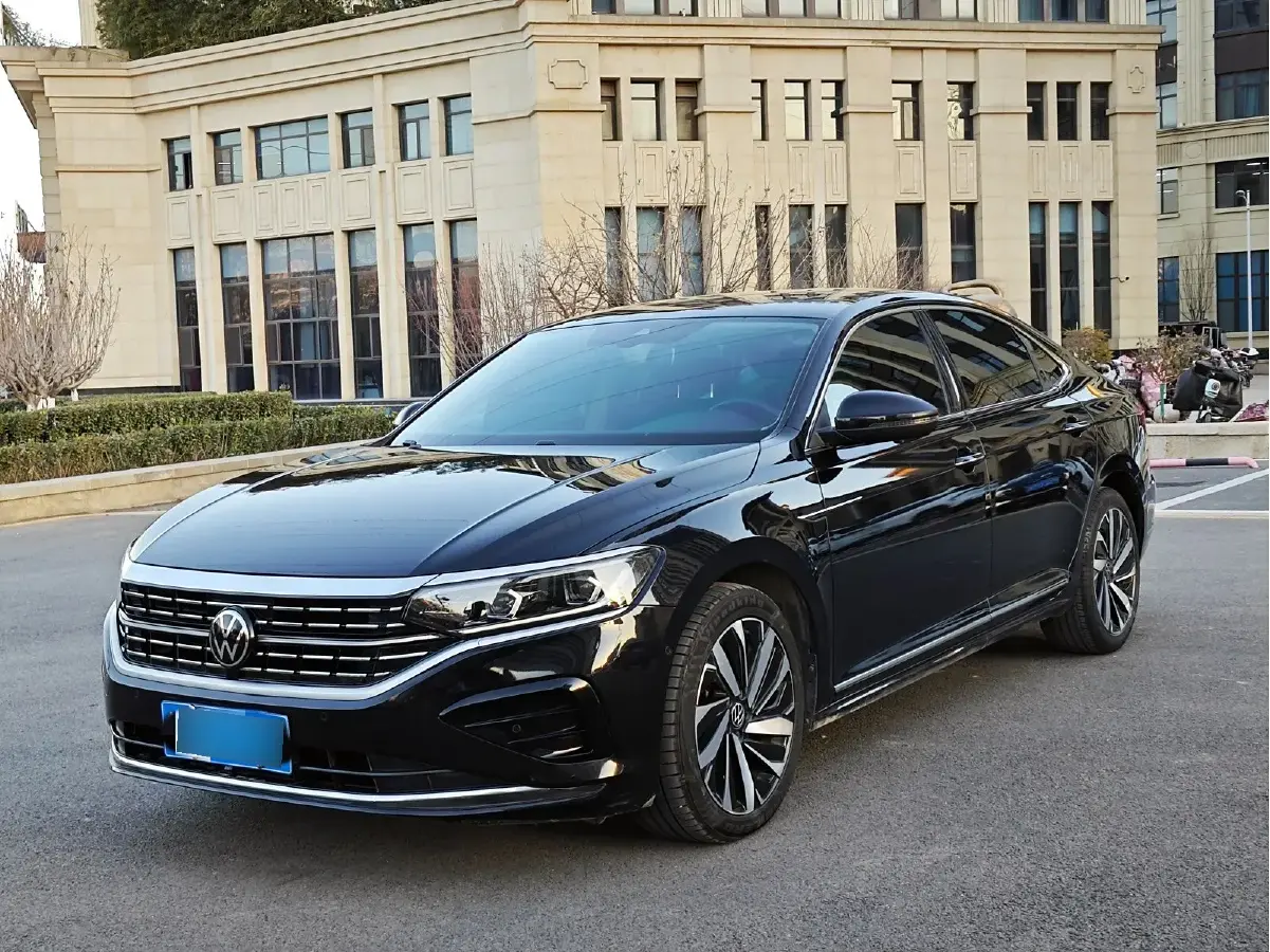 2022 Volkswagen Passat 2.0T 186HP L4 7DCT