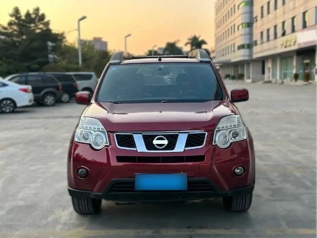 2012 Nissan X-Trail 2.5L 184HP L4 CVT