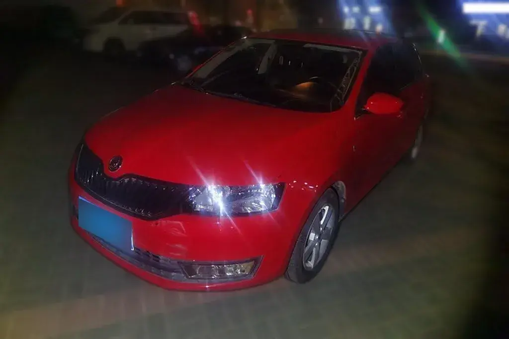 2016 Skoda Rapid Spaceback 1.6L 110HP L4 5MT