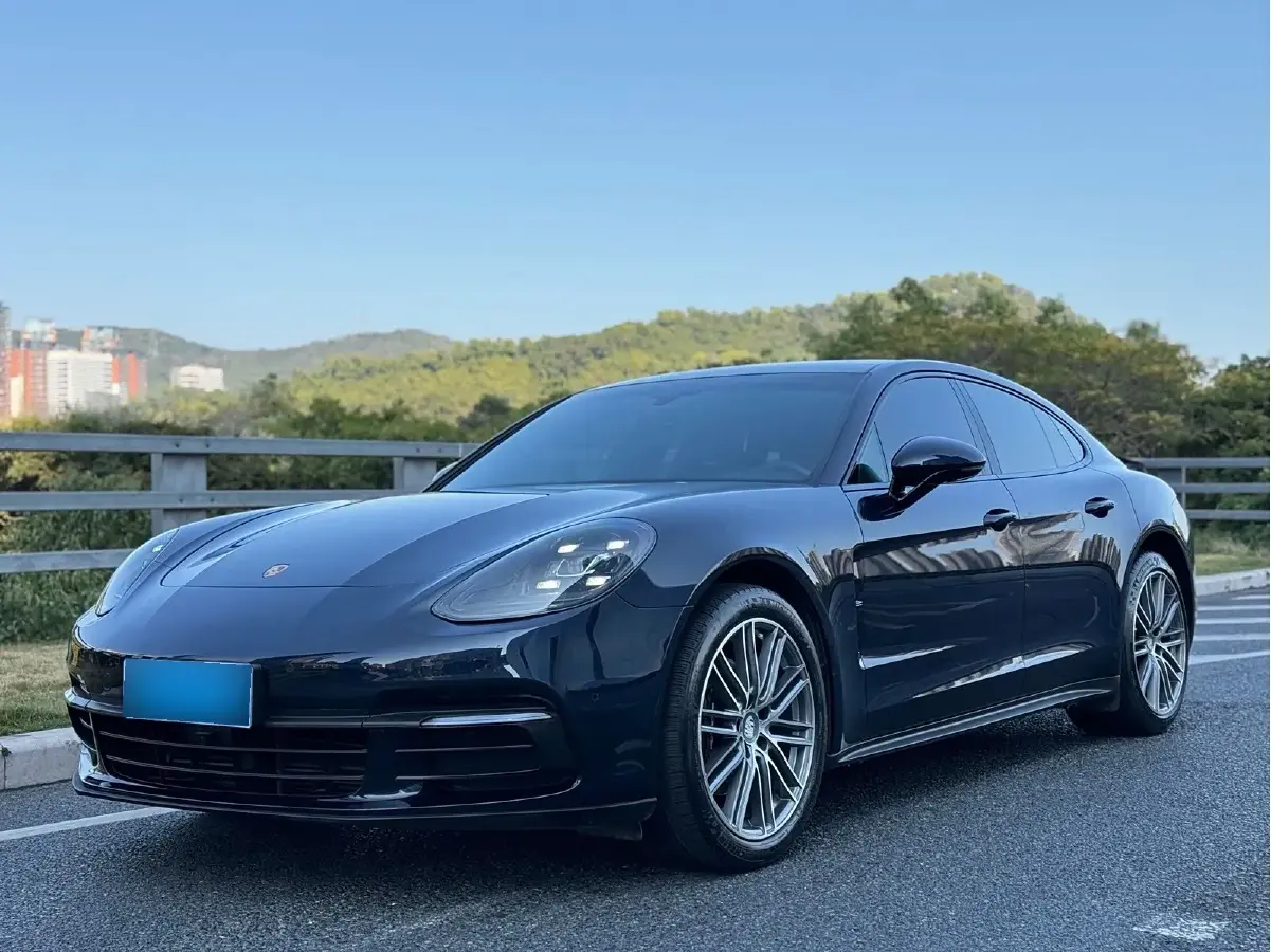 2017 Porsche Panamera 3.0T 330HP V6 8DCT