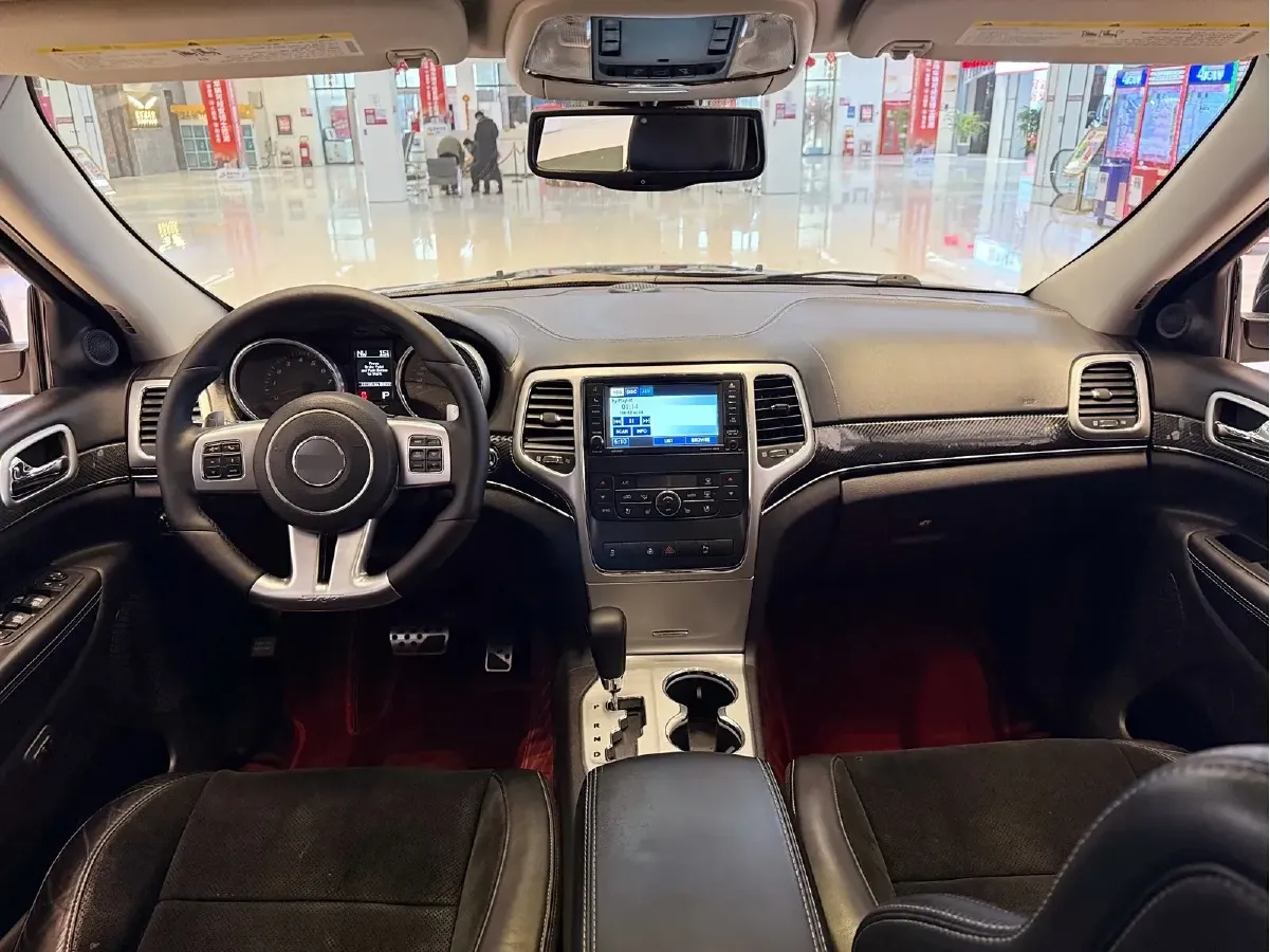 2013 Jeep Grand Cherokee SRT 6.4L 468HP V8 5AT,autocango,china used car exporter,china ev exporter,chinese used car exporter,chinese used ev exporter