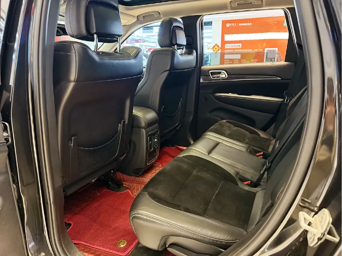 2013 Jeep Grand Cherokee SRT 6.4L 468HP V8 5AT,autocango,china used car exporter,china ev exporter,chinese used car exporter,chinese used ev exporter